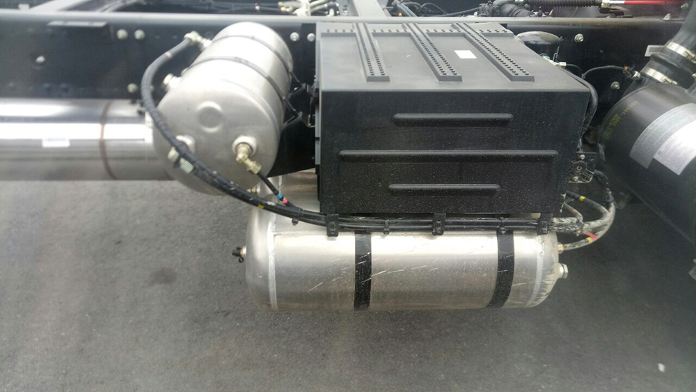 Xe tải Dongfeng lắp cẩu Unic URV 504 7