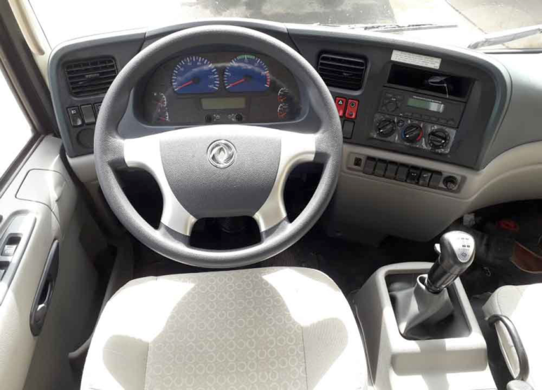 Cabin xe Xe tải Dongfeng B180 lắp cẩu Unic URV 504 1