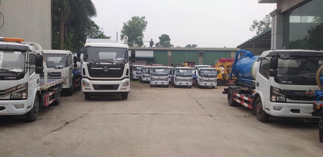 Xe hút chất thải 4 chân 17m3 Dongfeng